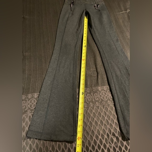 Lululemon Recognition Pants Flare Leg in Heathered Coal Black Mini Check Size 4 - Picture 15 of 16